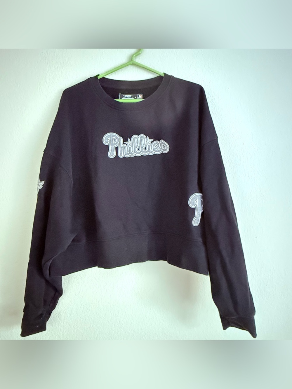 Pro Standard Philadelphia Phillies Black Cropped Crewneck Sweatshirt Size Medium
